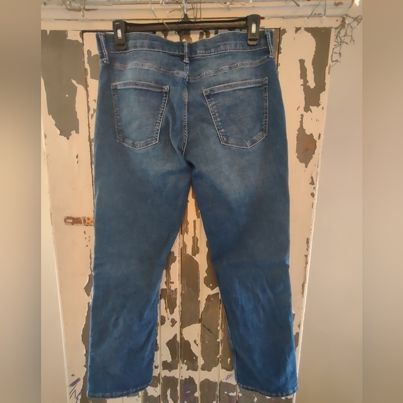 MEDIUM WASH 34X30 STRAIGHT WITH 360 DEGREE STRETCH BY OLD NAVY - Picture 4 of 5